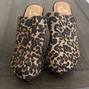 Bauer Brown Leopard Print Mules